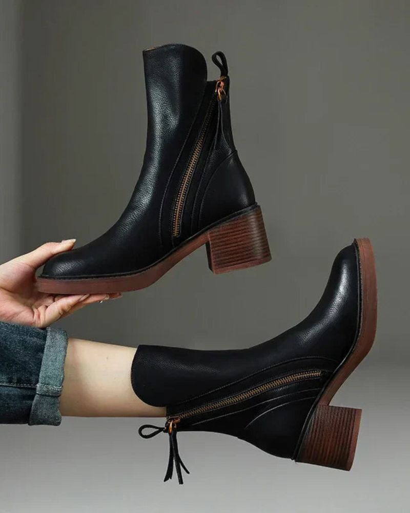 Valorine™ | Black leather boot with a comfortable heel, elegant and timeless