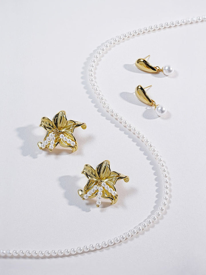 Flower and Pearl Ohrstecker Gold