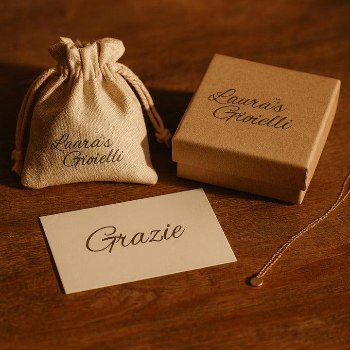 Orecchini a bottone in argento sterling con perla a forma di gatto