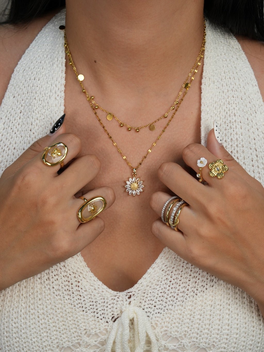 Floating Bee Ring Gold