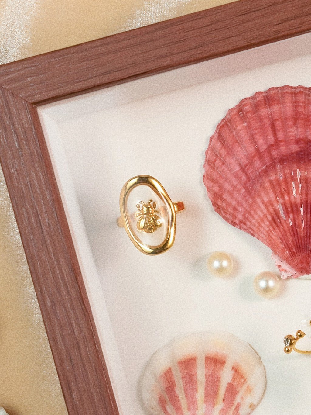 Floating Bee Ring Gold