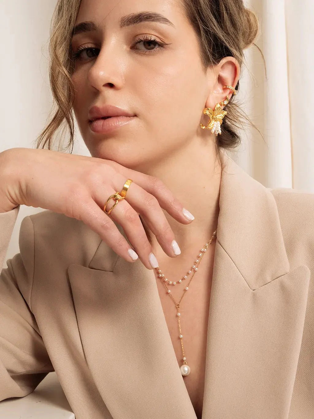 Flower and Pearl Ohrstecker Gold