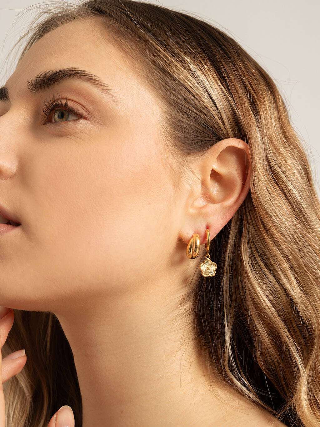 Lucky Flower Hoop Ohrringe Gold