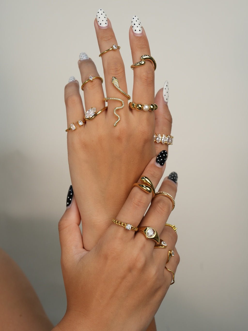 Sparkling Snake Ring Gold