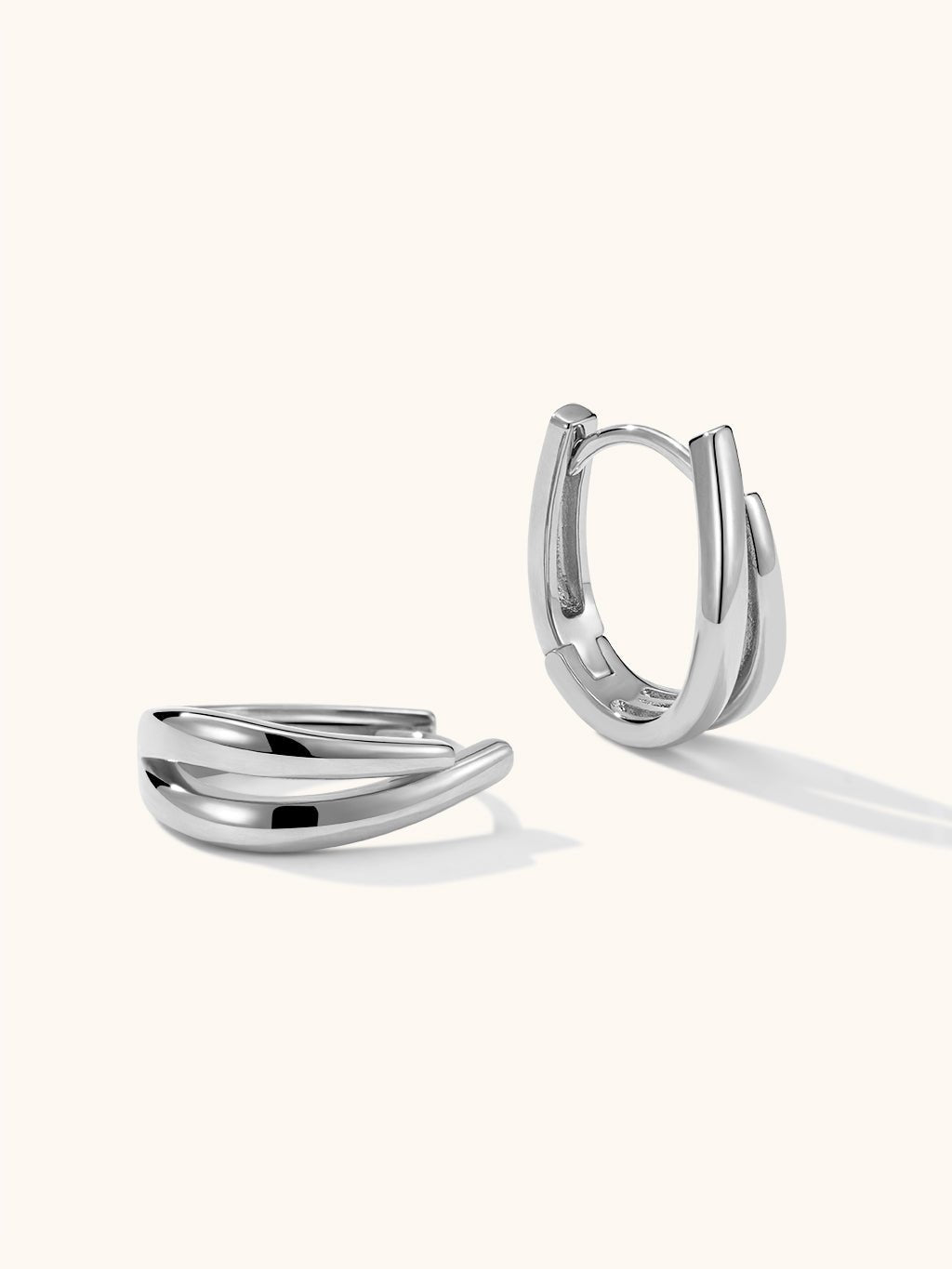 Ovale Huggie Hoops Ohrringe Gold Silber