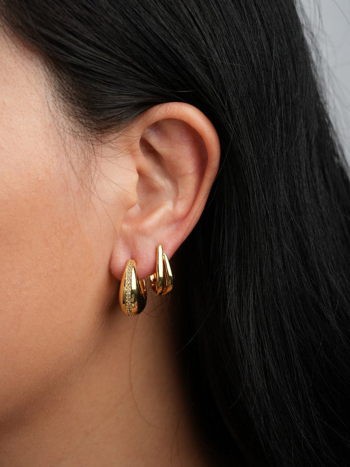 Ovale Huggie Hoops Ohrringe Gold Silber