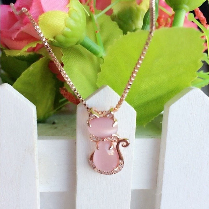 Adorable Pink Stone Cat Necklace with Zircon