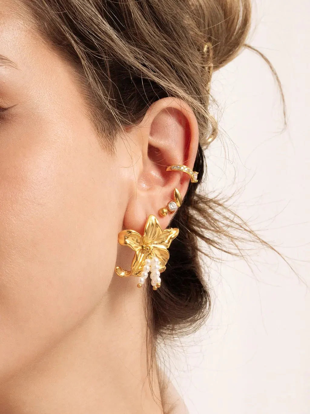 Flower and Pearl Ohrstecker Gold