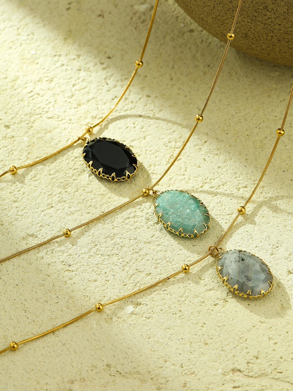 Vergoldeter Anhänger mit grünem Heilstein Kette Gold