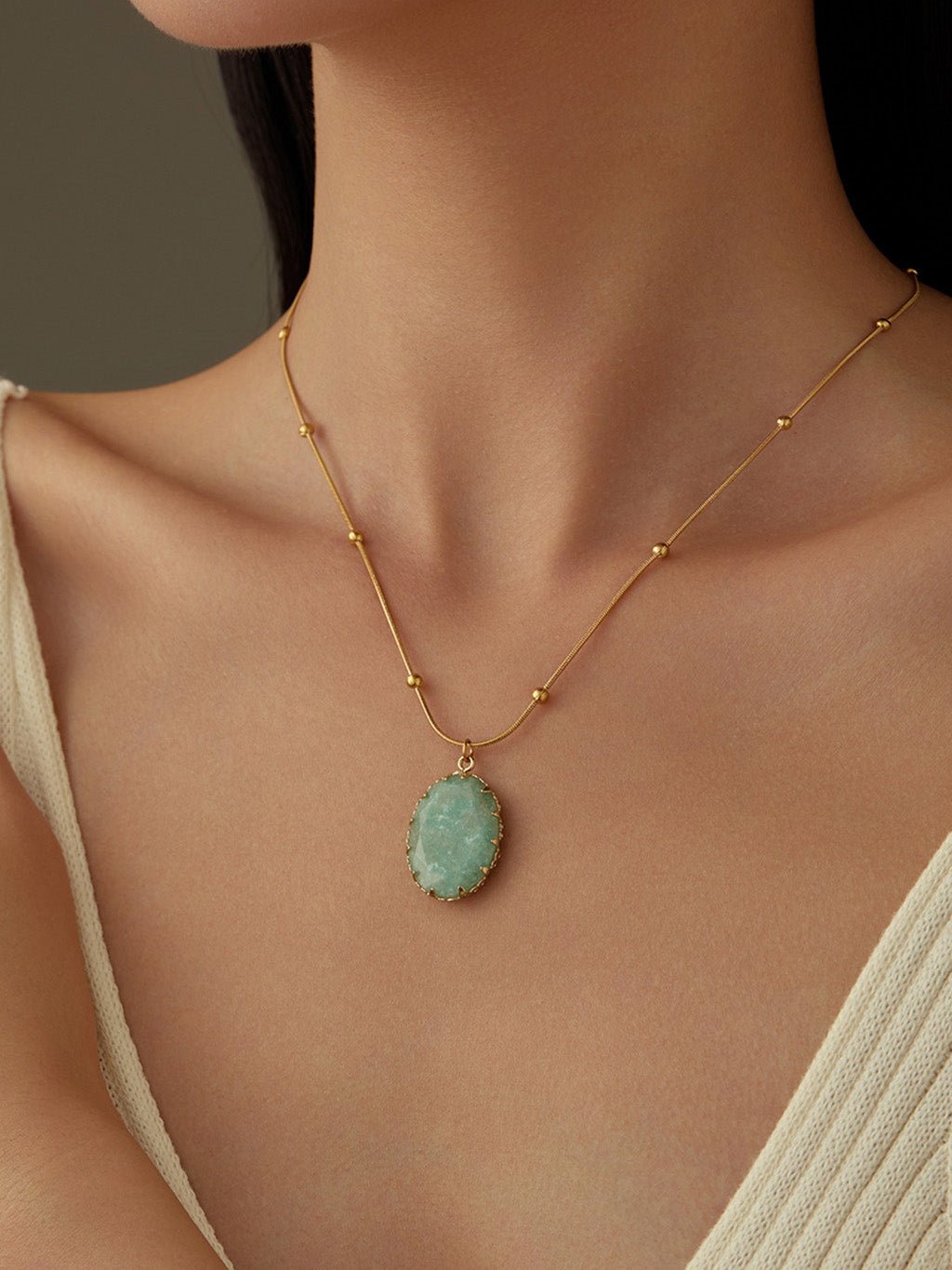 Vergoldeter Anhänger mit grünem Heilstein Kette Gold