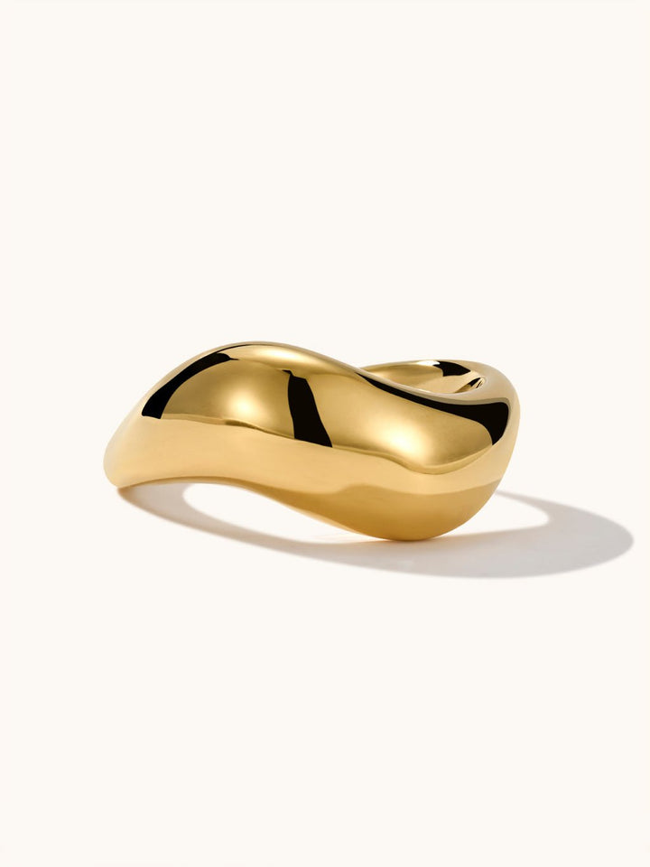 Wavy Bolded Large Ring Gold