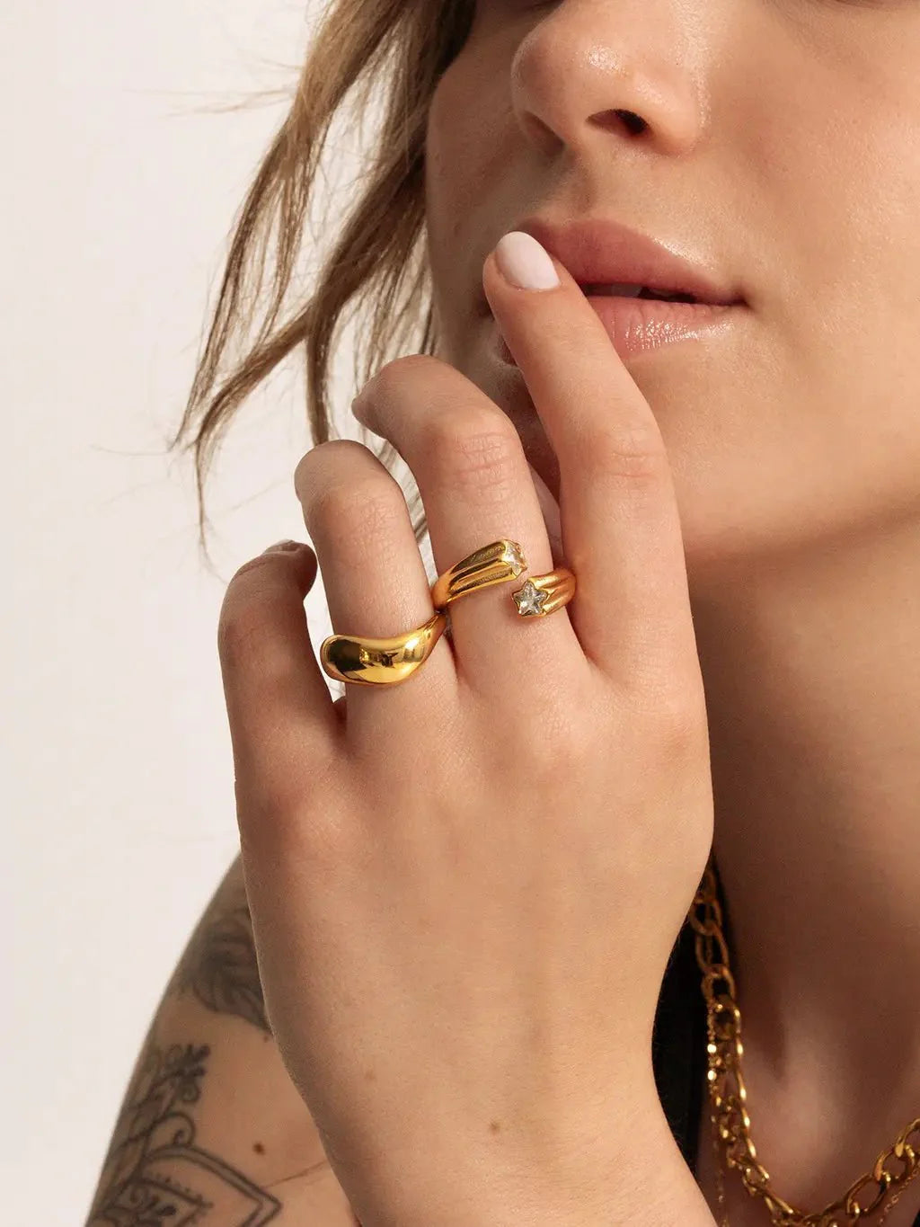 Wavy Bolded Large Ring Gold