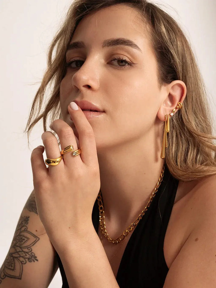 Wavy Bolded Large Ring Gold