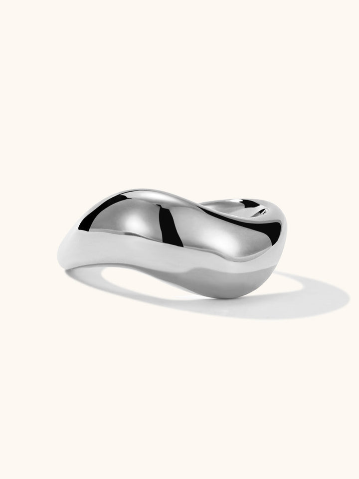 Wavy Bolded Large Ring Gold