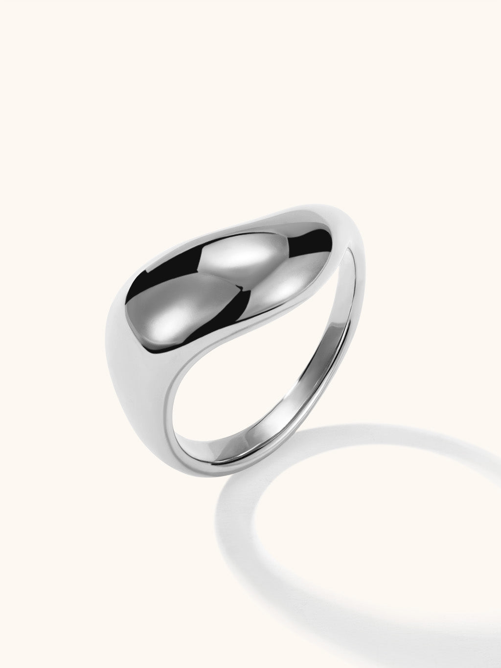 Wavy Bolded Large Ring Gold