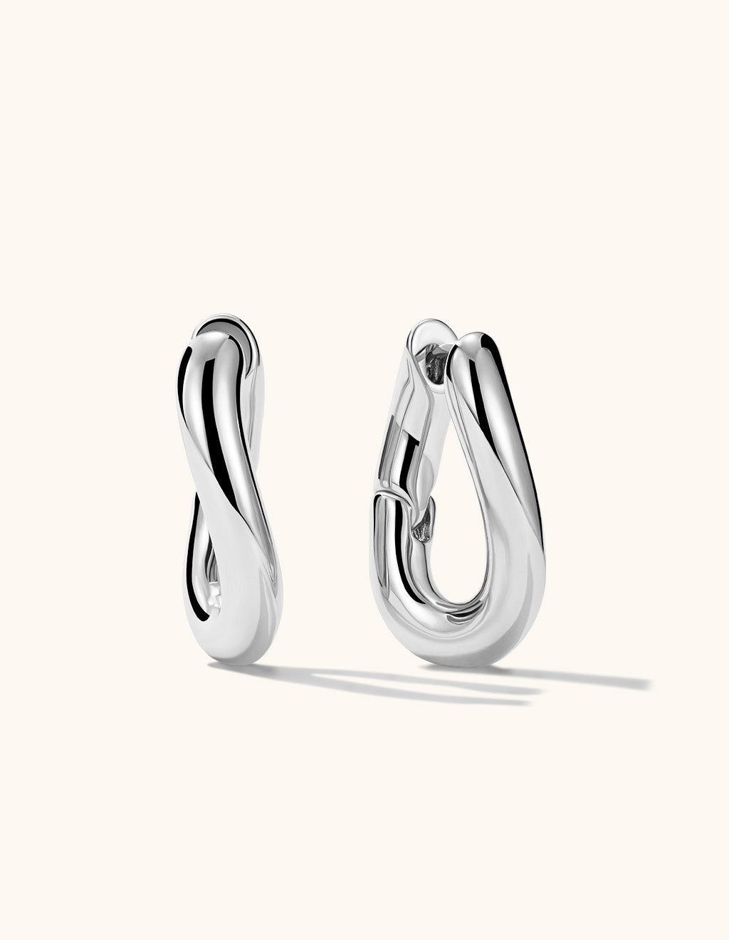 Wavy Huggie Hoop Ohrringe Gold Silber