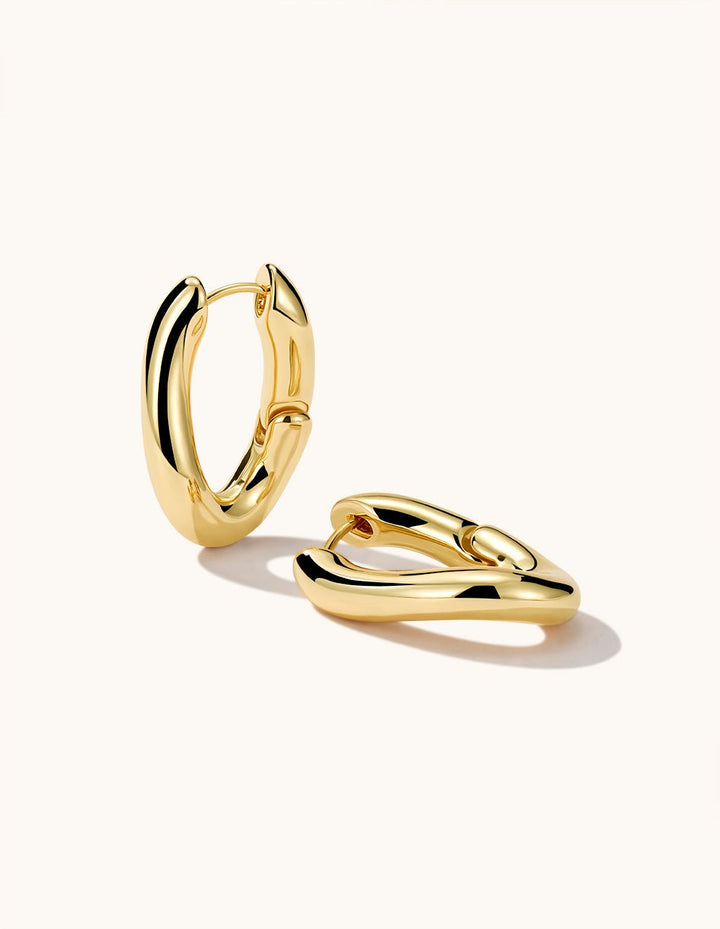 Wavy Huggie Hoop Ohrringe Gold Silber