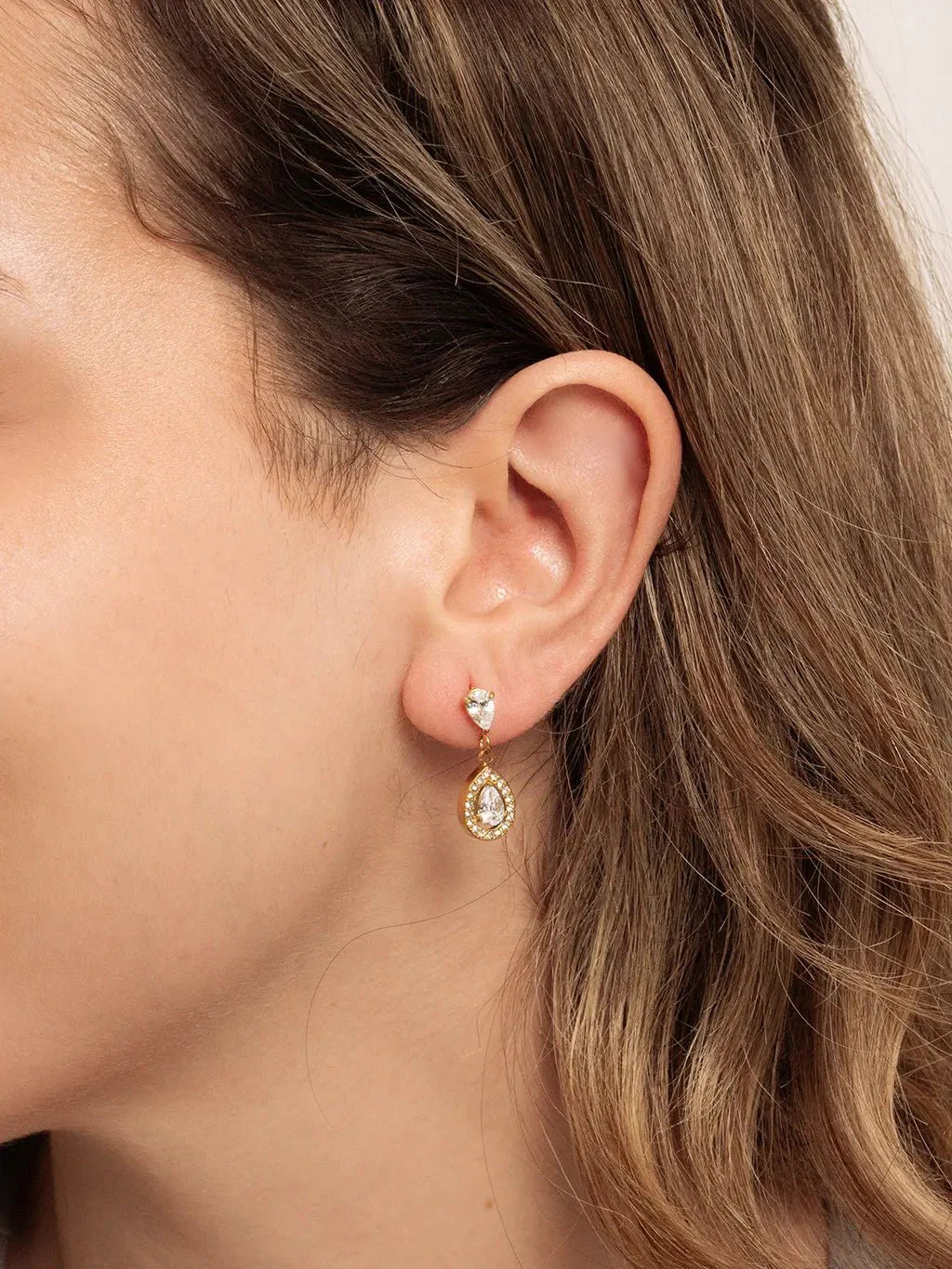 White Romantische Teardrop Ohrringe Gold